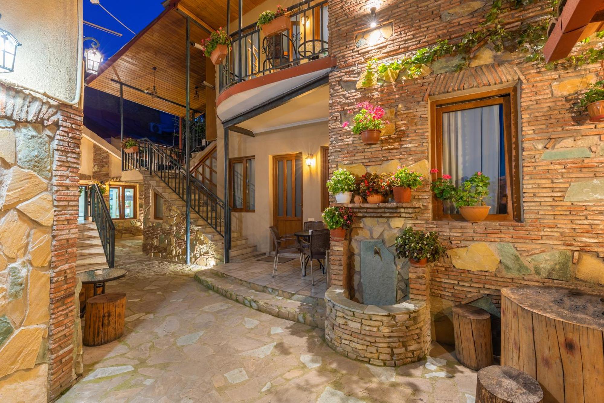 Apartments With Wine Cellar In Old Tbilissi Extérieur photo