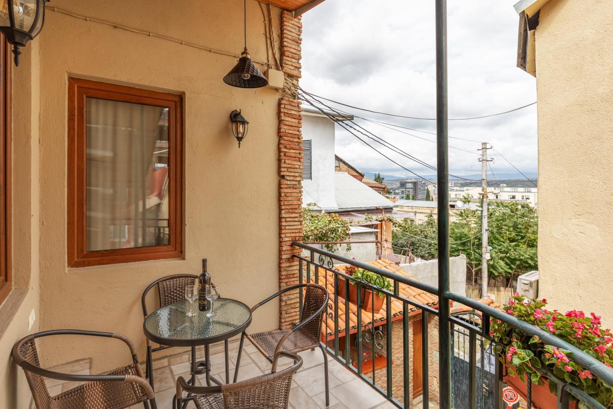 Apartments With Wine Cellar In Old Tbilissi Extérieur photo