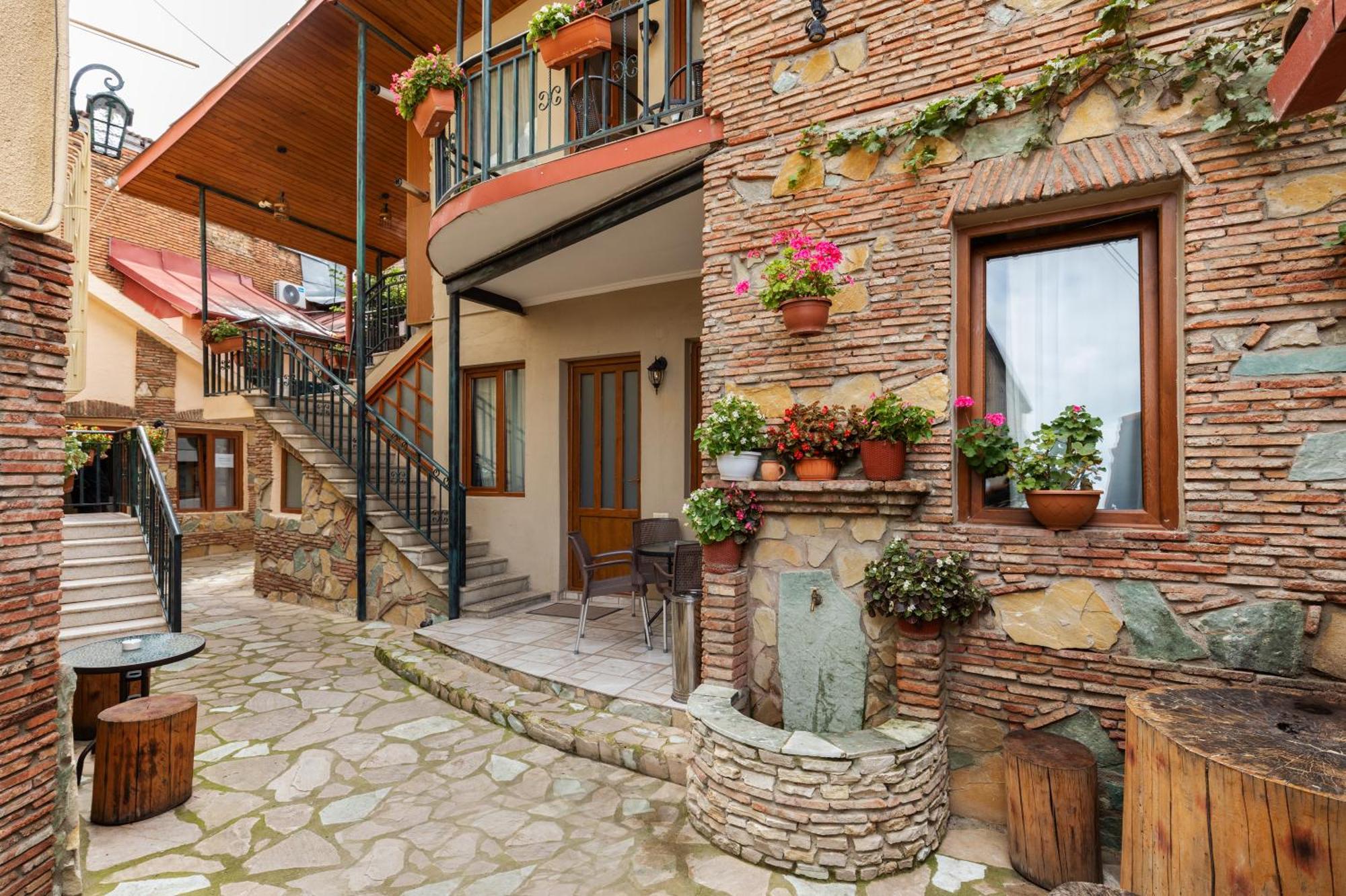 Apartments With Wine Cellar In Old Tbilissi Extérieur photo