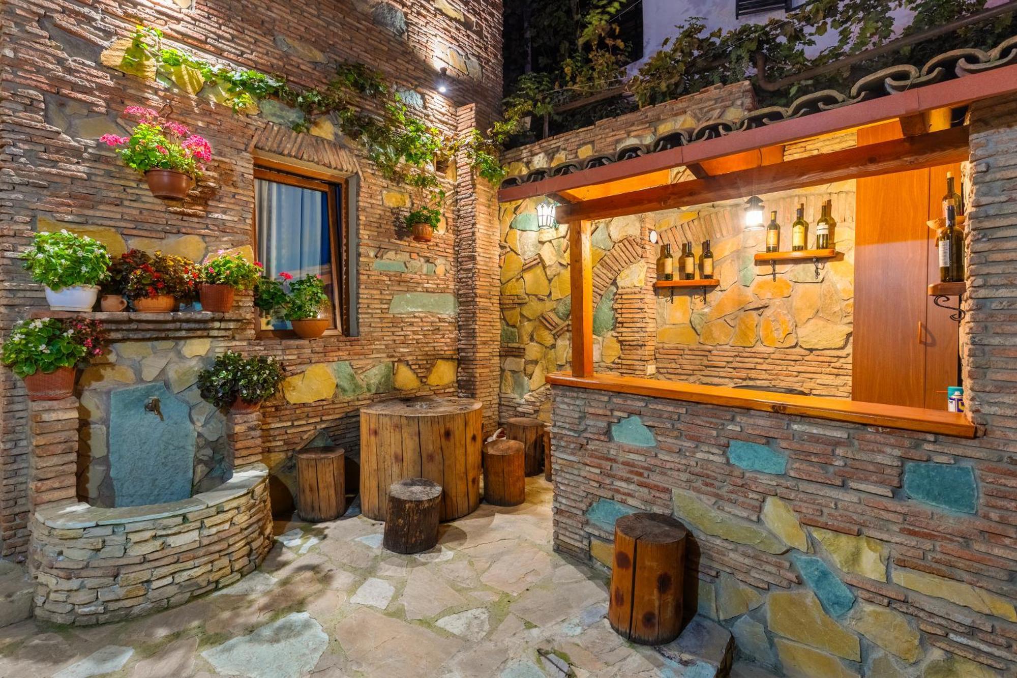 Apartments With Wine Cellar In Old Tbilissi Extérieur photo