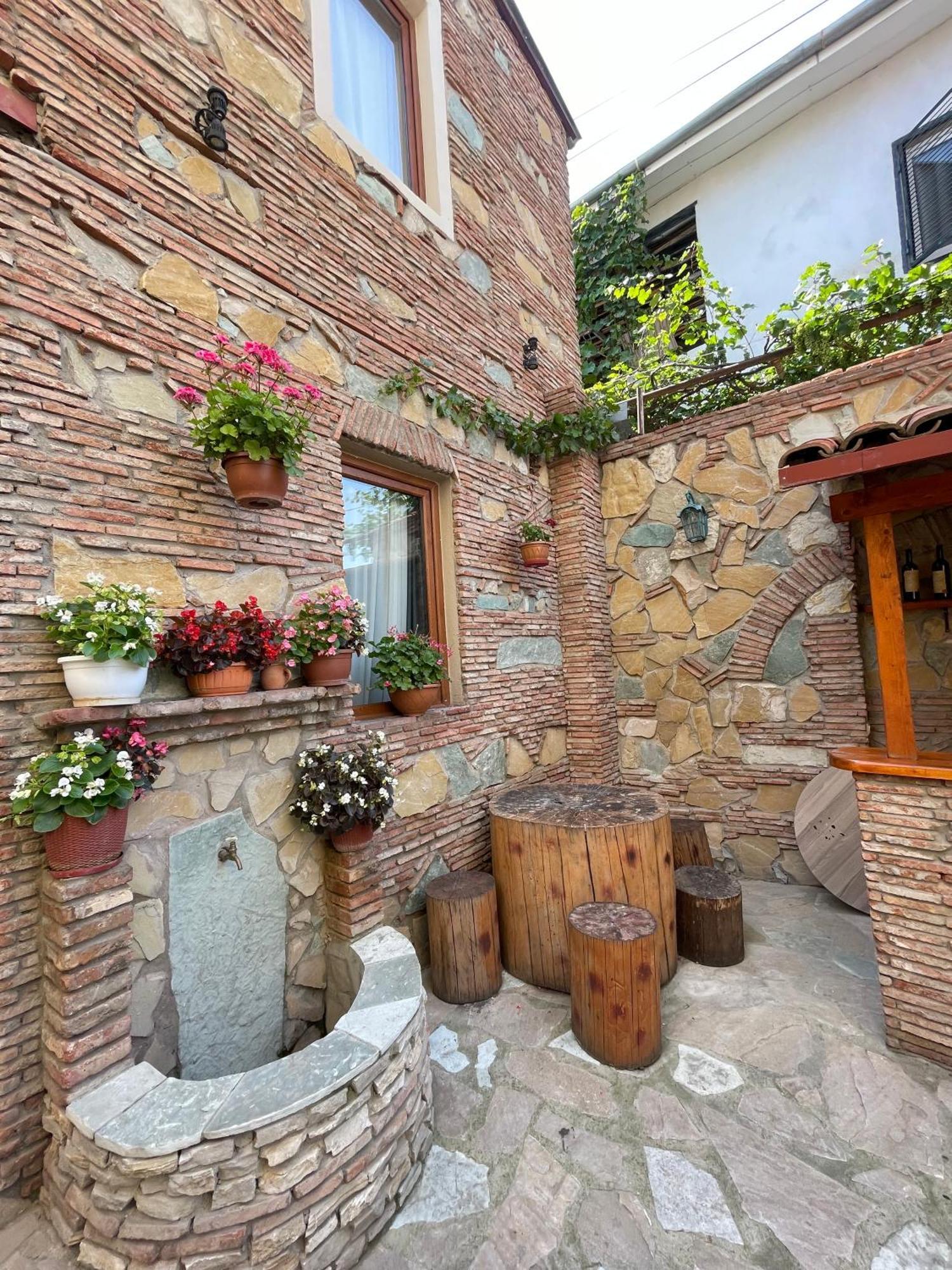 Apartments With Wine Cellar In Old Tbilissi Extérieur photo